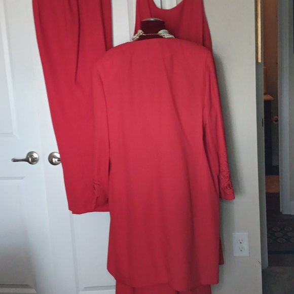 RED 4 piece ensemble - Picture 8 of 9